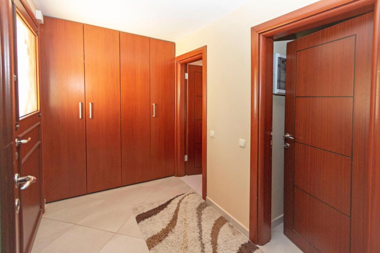 Paradise Town Hadrian 100 Mbps Free Wifi Villa