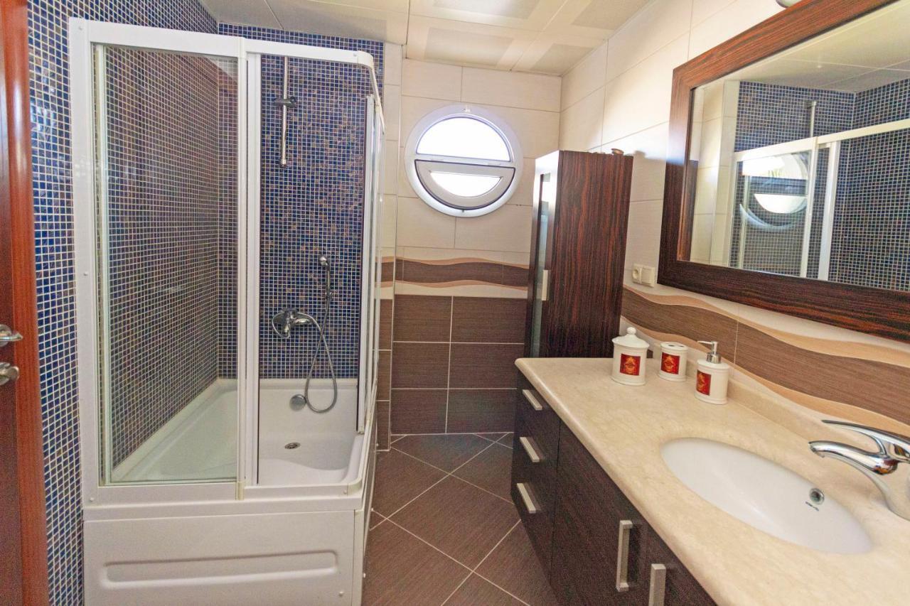 Paradise Town Hadrian 100 Mbps Free Wifi Villa *